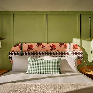 **** Hotel Wayfinder Waikiki - Voted 10 In Hawaii! USA